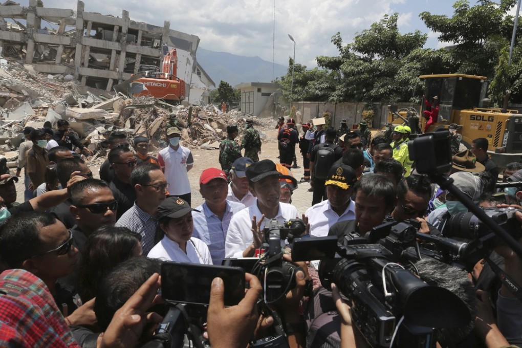 Indonesian President Joko Widodo talks to the media after visiting earthquake and tsunami-damaged Roa-Roa Hotel in Palu, Central Sulawesi. Photo: AP