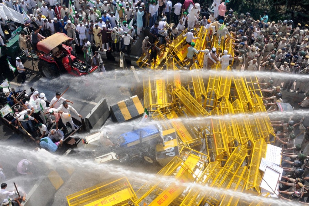 The Indian police use water canons to disperse farmers during a protest march to New Delhi on October 2. In India, a falling rupee and rising oil prices have ignited a farm crisis. Photo: EPA