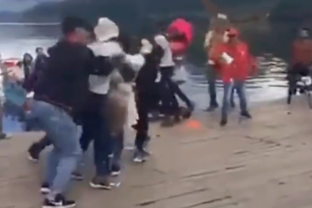 Tempers flared when locals confronted the visitors at Lugu Lake in Yunnan. Photo: Thepaper.cn