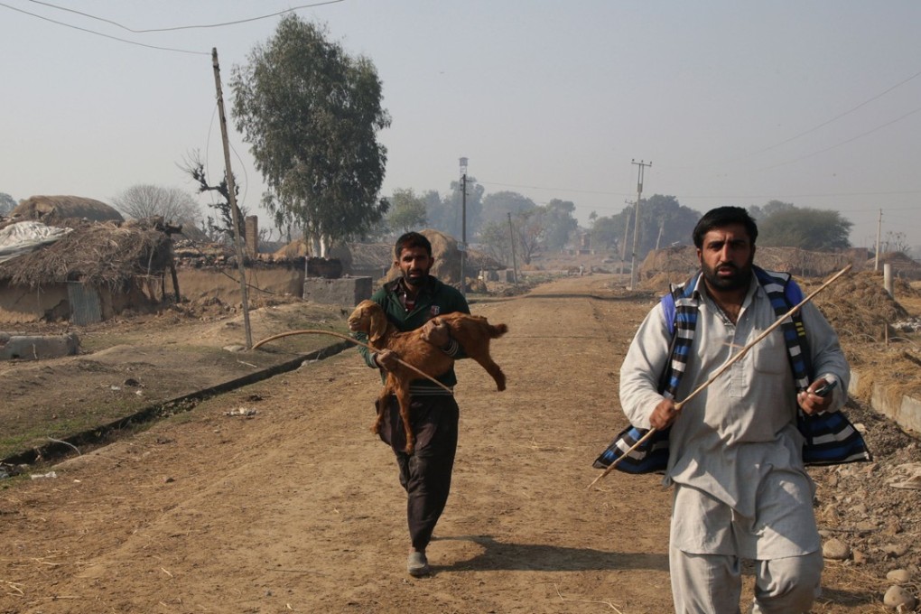 Indian villagers near Jammu run to escape shelling across the northern border with Pakistan, in January 2018. Photo: AFP