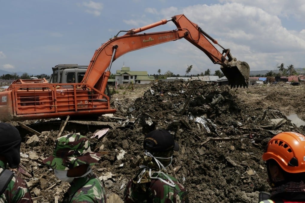 Rescuers work among ruins in Palu. Photo: Xinhua
