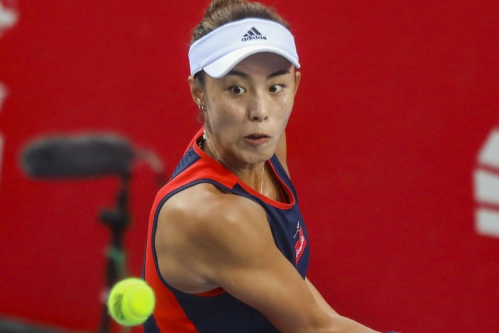 Wang Qiang returns to Garbine Muguruza. Photos: Jonathan Wong