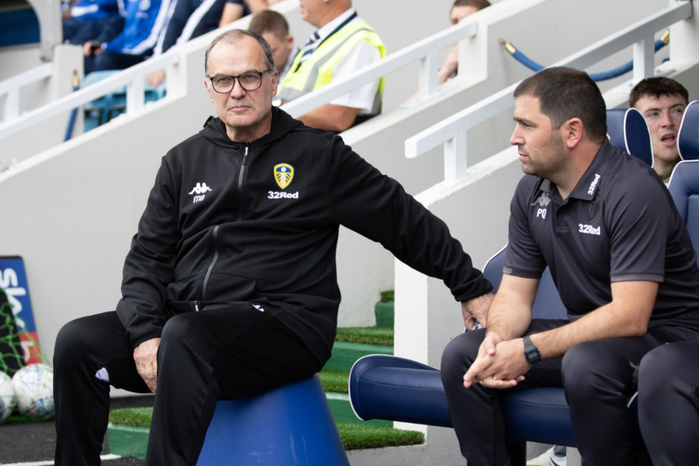 Leeds United boss Marcelo Bielsa sat atop his now signature blue bucket near the Leeds dugout. Photo: Twitter