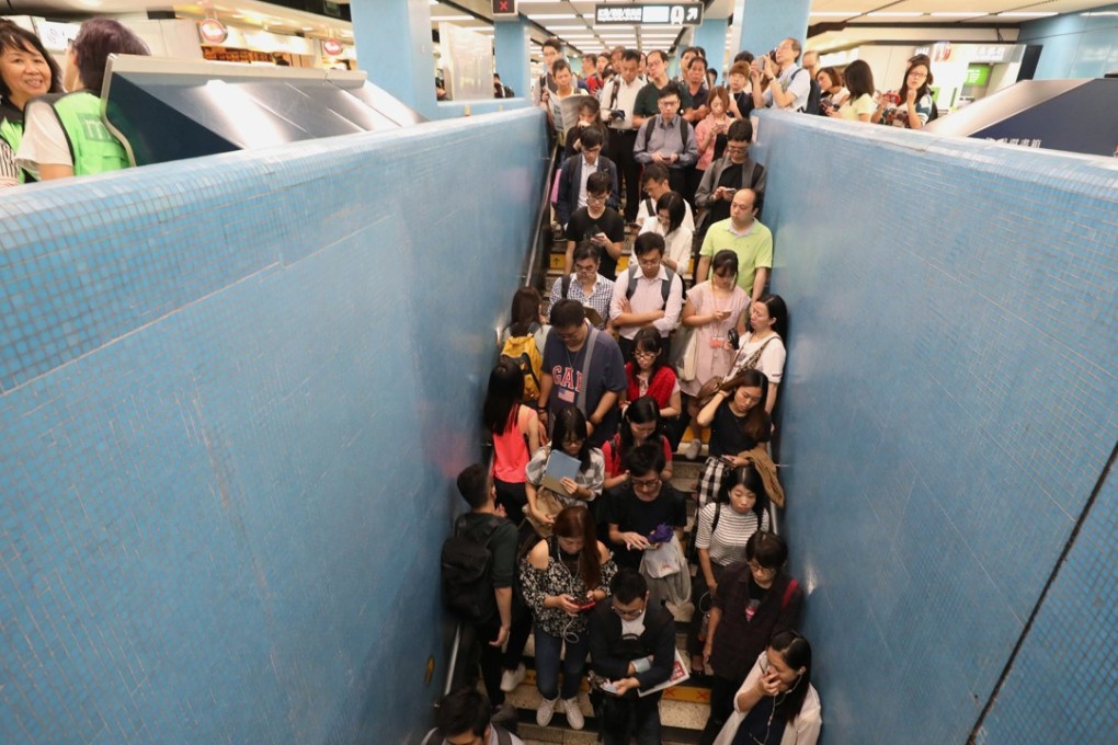 Commuters crowd Kowloon Tong MTR station on October 16 when a signalling fault on the train network caused a six-hour disruption to the services. Photo: Felix Wong