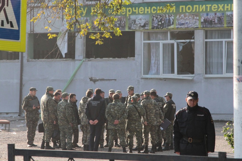Investigators outside the college in Kerch, Crimea, on October 18, 2018. Photo: Reuters