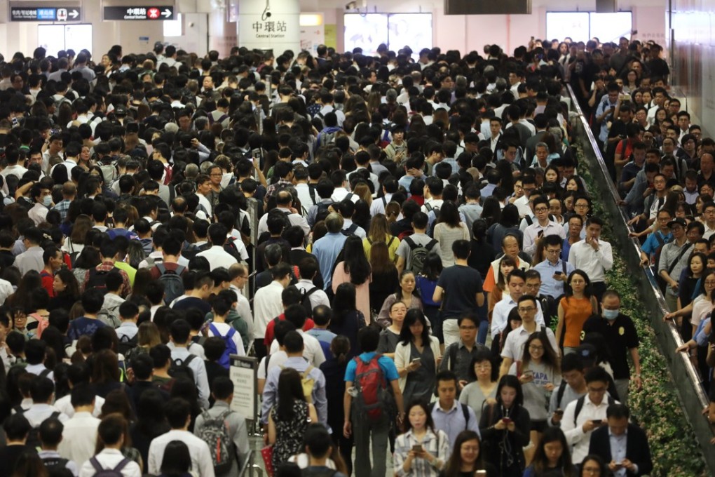 Commuters are packed into Central MTR station after a signalling failure caused a six-hour disruption on the network. Photo: Sam Tsang