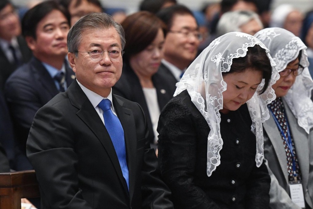 South Korean President Moon Jae-in and his wife Kim Jung-sook attend mass for peace on the Korean peninsula. Photo: EPA