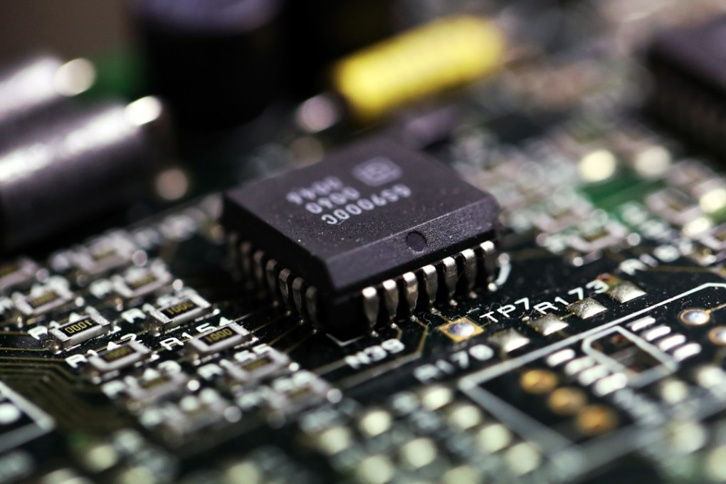 Computer chips sit on a mother board inside a communications room at an office in London, UK, on Monday, May 15, 2017. Photographer: Chris Ratcliffe/Bloomberg