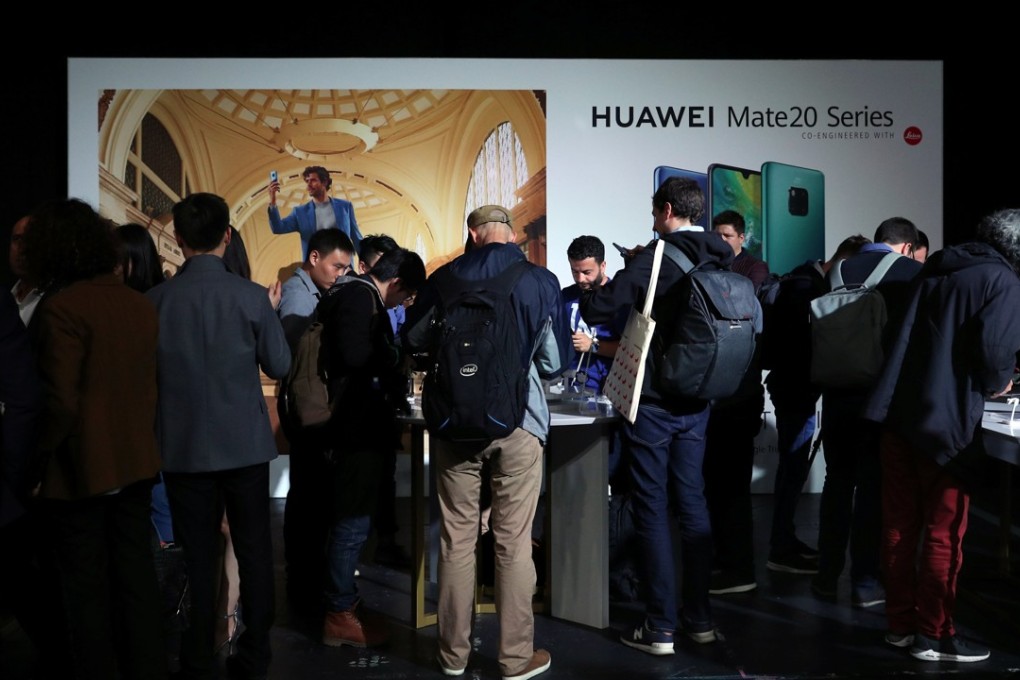 People look at display models of the Huawei Mate20 smartphone series at a launch event in London on October 16. Photo: Reuters