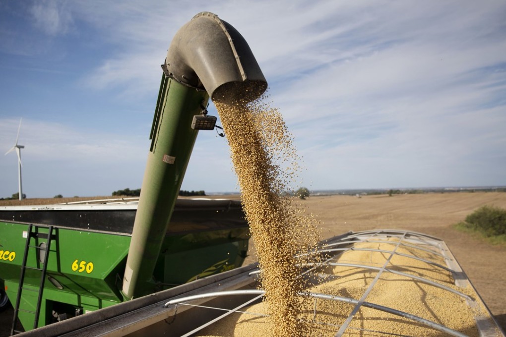 Soybeans are unloaded onto a truck in Tiskilwa, Illinois last month. Photo: Bloomberg