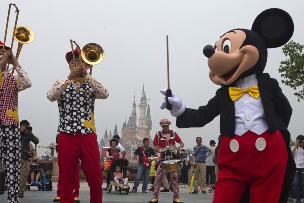 A visitor to Shanghai Disneyland reportedly hit an employee in a Mickey Mouse costume on the head when he failed to attract the character’s attention. Photo: AP