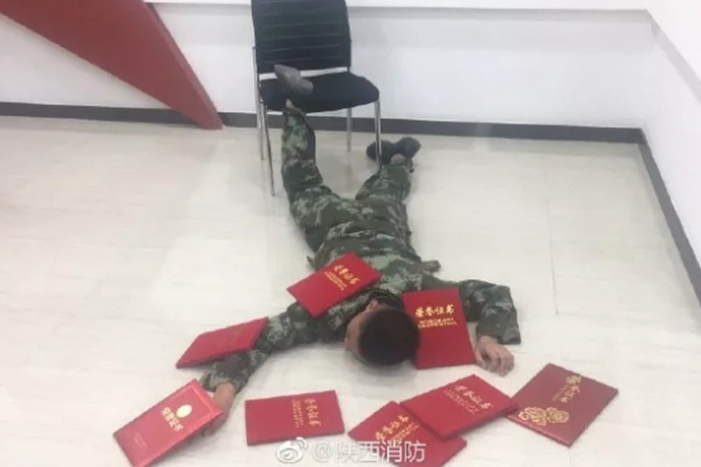 The latest viral “falling stars” internet challenge among China’s “crazy rich Asians” has been mocked by a series of satirical memes, this one from a Shanghai firefighter.