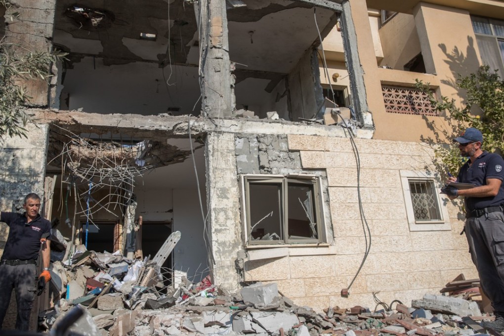 Israeli police examine a house in the southern Israeli city of Beer Sheva that suffered a direct hit from a rocket fired from the Gaza Strip on October 17. Israel now believes a lightning strike accidentally triggered the Hamas rocket, and another that landed in the sea. Photo: Xinhua