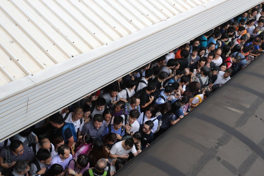 The passenger crush at Kowloon Tong MTR station amid severely disrupted train services on September 17, a day after Typhoon Mangkhut hit the city. Photo: Winson Wong