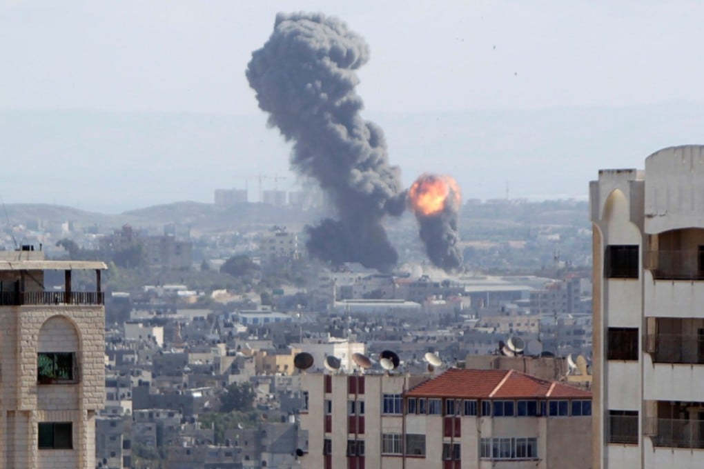 An explosion after Israeli bombing of Gaza on October 27, 2018. Photo: Reuters