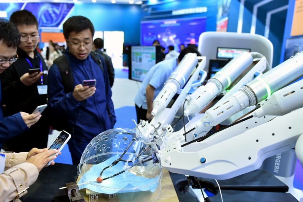 A robot performing a simulated surgery during the 2018 National Mass Innovation and Entrepreneurship Week in Beijing on October 9, 2018. Photo: Xinhua