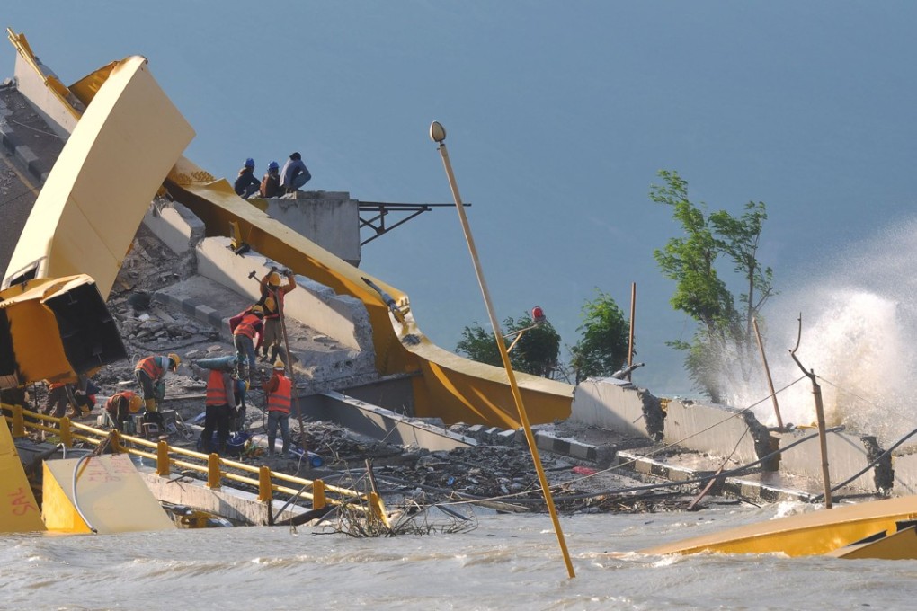 Indonesians working on a damaged bridge in Palu. Photo: AFP