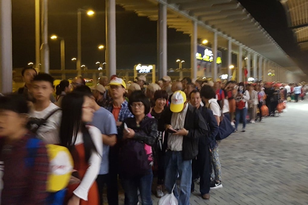 Travellers stand in long lines at the Hong Kong port while waiting for buses to Zhuhai and Macau on Sunday October 29, 2018. Photo: Danny Mok
