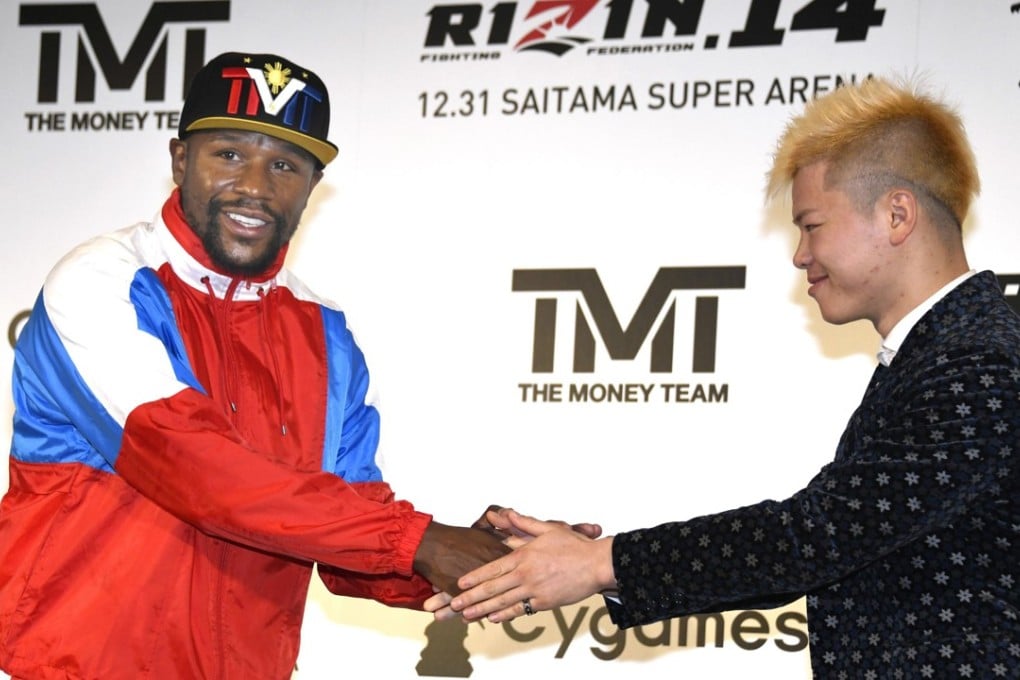 Floyd Mayweather (left) shakes hands with Japanese kick-boxer Tenshin Nasukawa during a press conference in Tokyo. Mayweather said he has signed to fight Nasukawa for a bout promoted by Japan’s Rizin Fighting Federation on December 31 in Saitama, north of Tokyo. Photo: AP