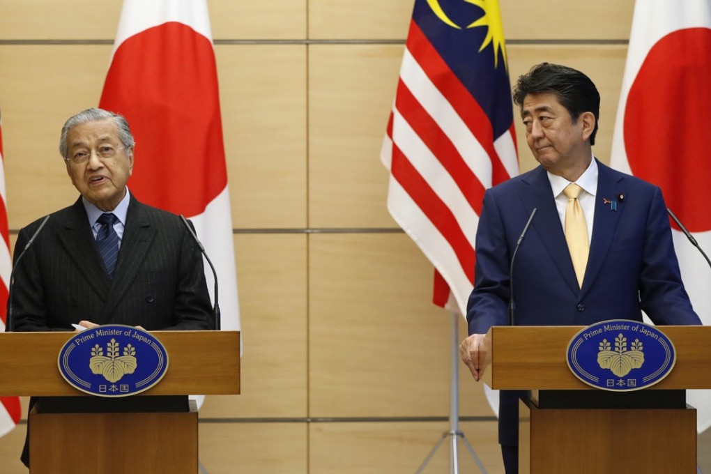 Malaysian Prime Minister Mahathir Mohamad and Japanese Prime Minister Shinzo Abe. Photo: AP