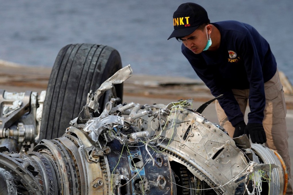 An Indonesian safety official examines an engine from the doomed Lion Air flight. Photo: Reuters
