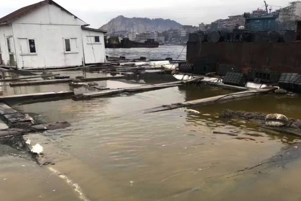 Oil stained fish farms after a massive toxic chemical leak in southeastern China on Sunday. Residents are disputing official advice that sea and air quality has returned to normal. Photo: Handout