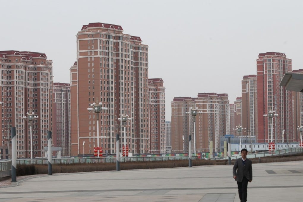 Kangbashi district in Inner Mongolia’s Ordos city typifies the “ghost towns” - new housing districts fuelled by easy loans and speculative capital - that have sprouted up all over China. This city, built in a desert, remained empty as of February 16, 2017. Photo: SCMP/Simon Song