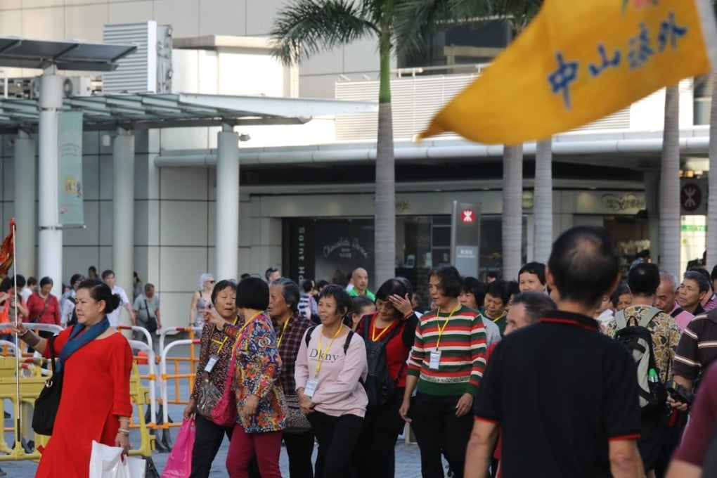 A tour group from the mainland visits Tung Chung on November 5. An influx of tourists into the town after the opening of the Hong Kong-Zhuhai-Macau Bridge has drawn protests from local residents. Photo: K.Y. Cheng