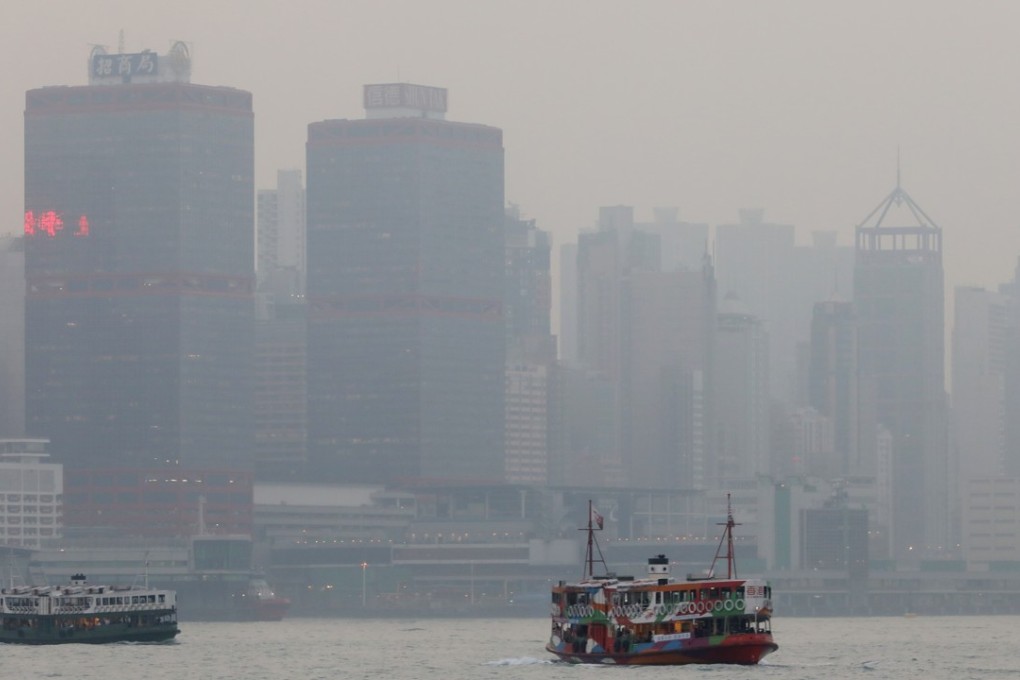 Smog hangs over buildings in Hong Kong on Monday as the air pollution reached high levels. Photo: Sam Tsang