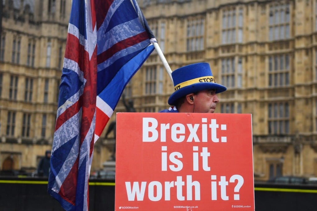 Anti-Brexit campaigners protest outside Parliament in London on October 17 before British Prime Theresa May’s meeting with European Union leaders in Brussels to discuss a possible Brexit deal. Photo: EPA-EFE