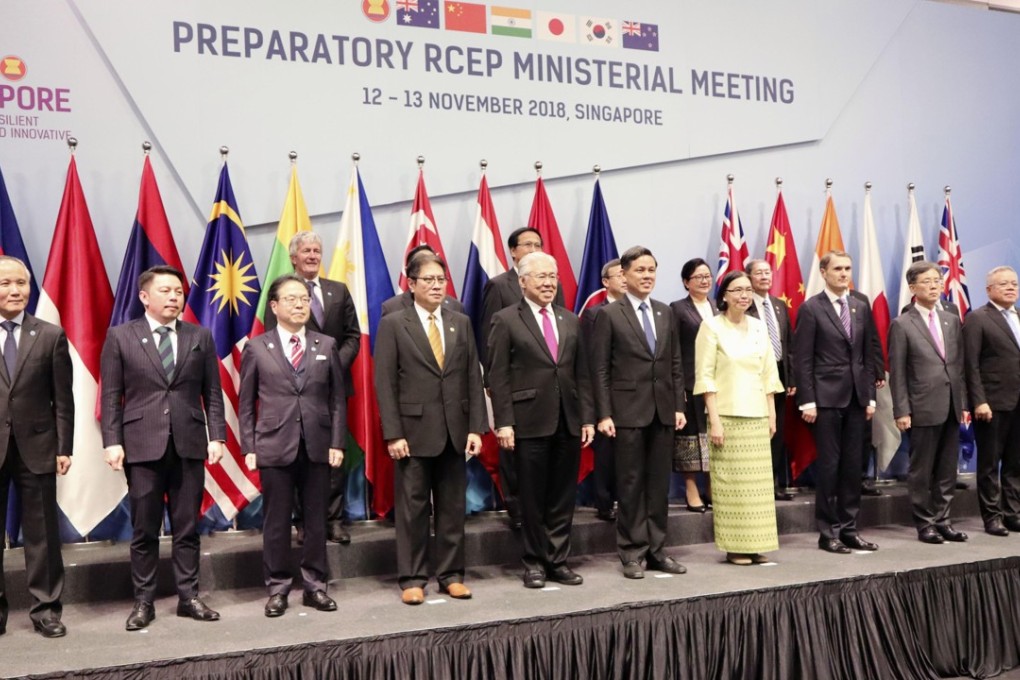Ministers from 16 Asia-Pacific countries pose ahead of a meeting on the Regional Comprehensive Economic Partnership free trade pact in Singapore. Photo: Kyodo