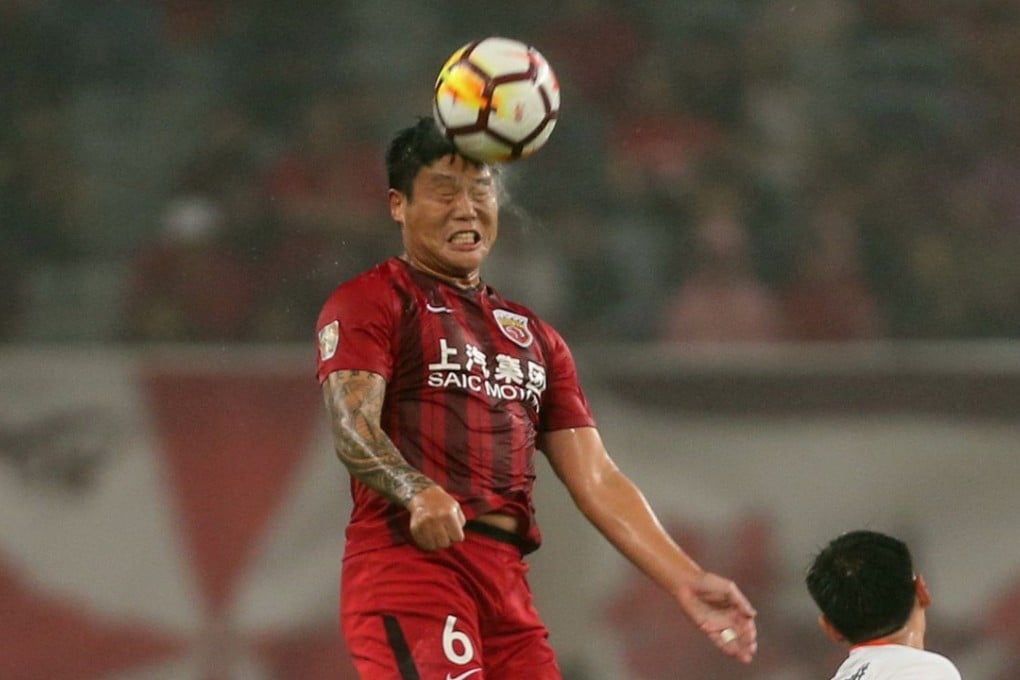 Shanghai SIPG’s Cai Huikang heads the ball during a game. New research suggests soccer players are giving themselves brain damage when they head the ball. Photo: AFP
