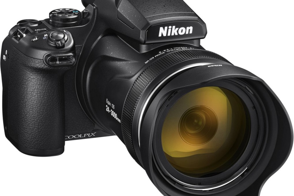 Bridge camera with an insane zoom lens: Nikon Coolpix P1000