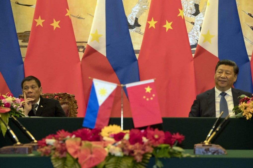 Chinese President Xi Jinping (right) will meet Philippine President Rodrigo Duterte when he travels to Manila on his first trip as state leader. Photo: AP