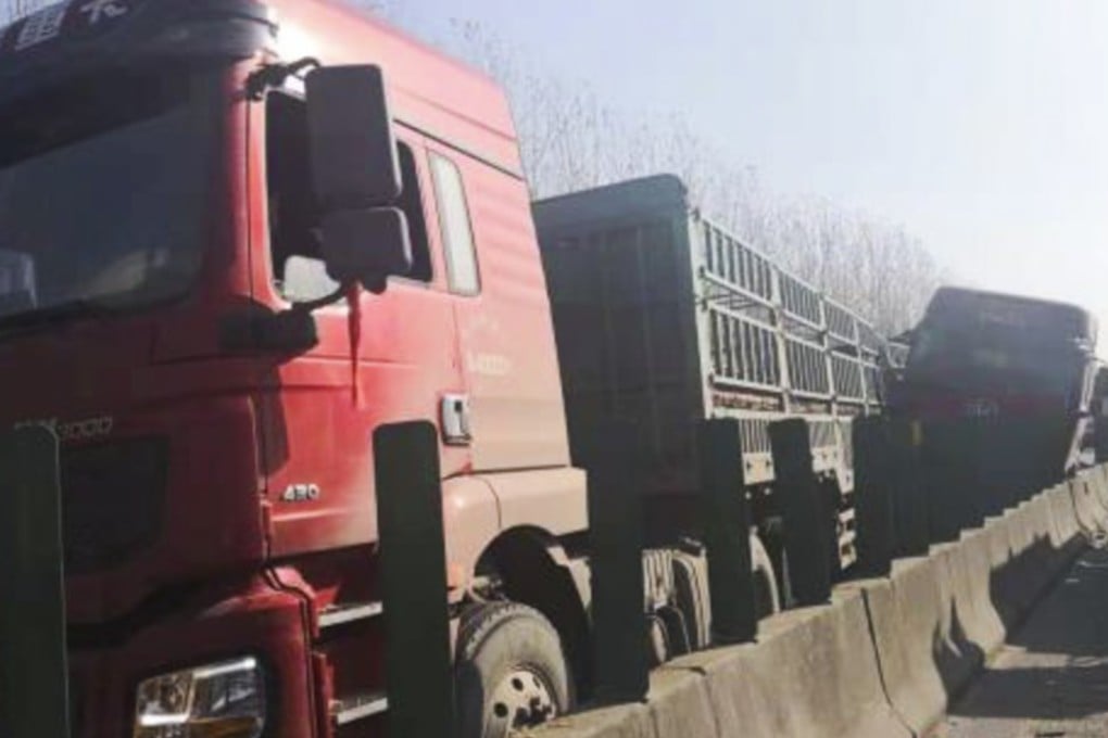 The pile-up happened in dense fog on a section of the Daguang highway in Zhumadian, Henan province on Monday. Photo: News.cctv.com