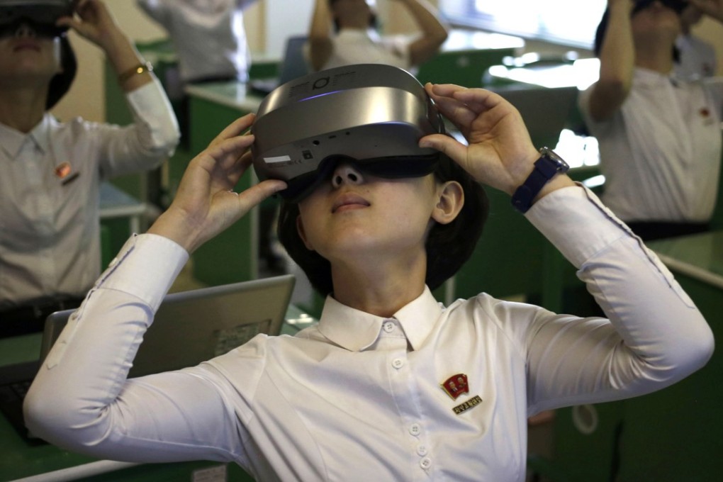 Students wear virtual reality goggles during a science class. Photo: AP