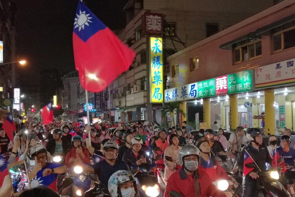 Supporters of KMT mayoral candidate Han Kuo-yu trail his motorcade around Kaohsiung. The campaign also reached out to potential voters through social media and the event was streamed live to YouTube users. Photo: Kristin Huang