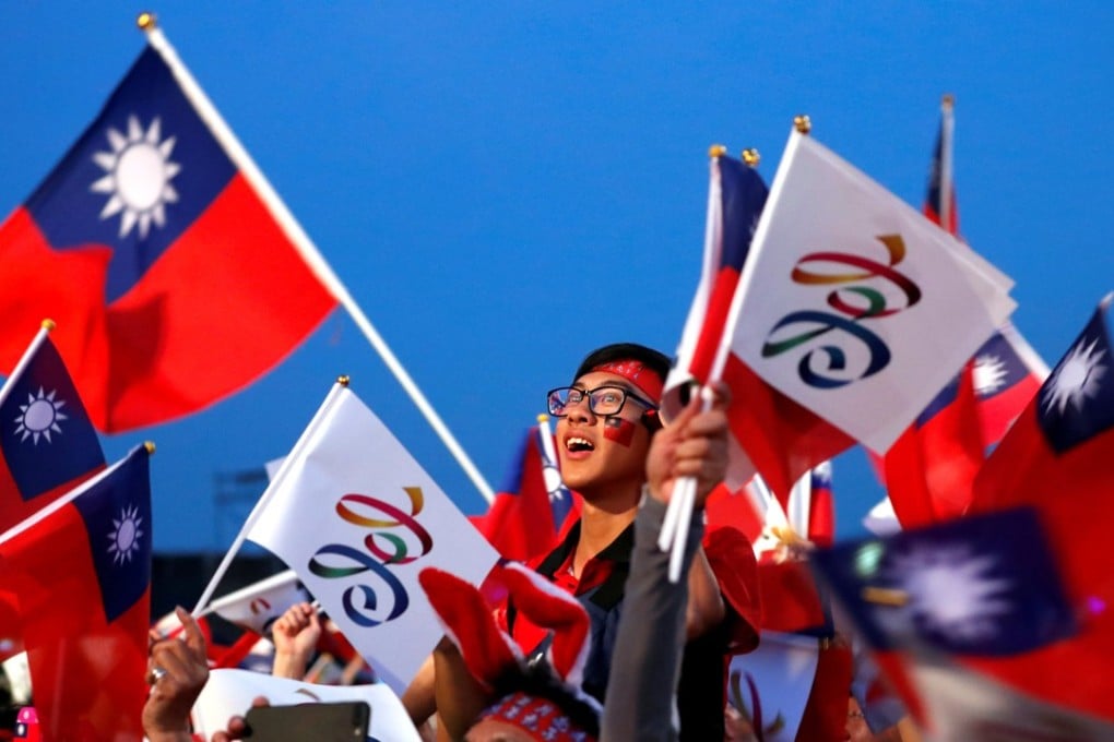 Supporters of the victorious opposition candidate celebrate in Kaohsiung, one the former strongholds the DPP lost on Saturday. Photo: Reuters