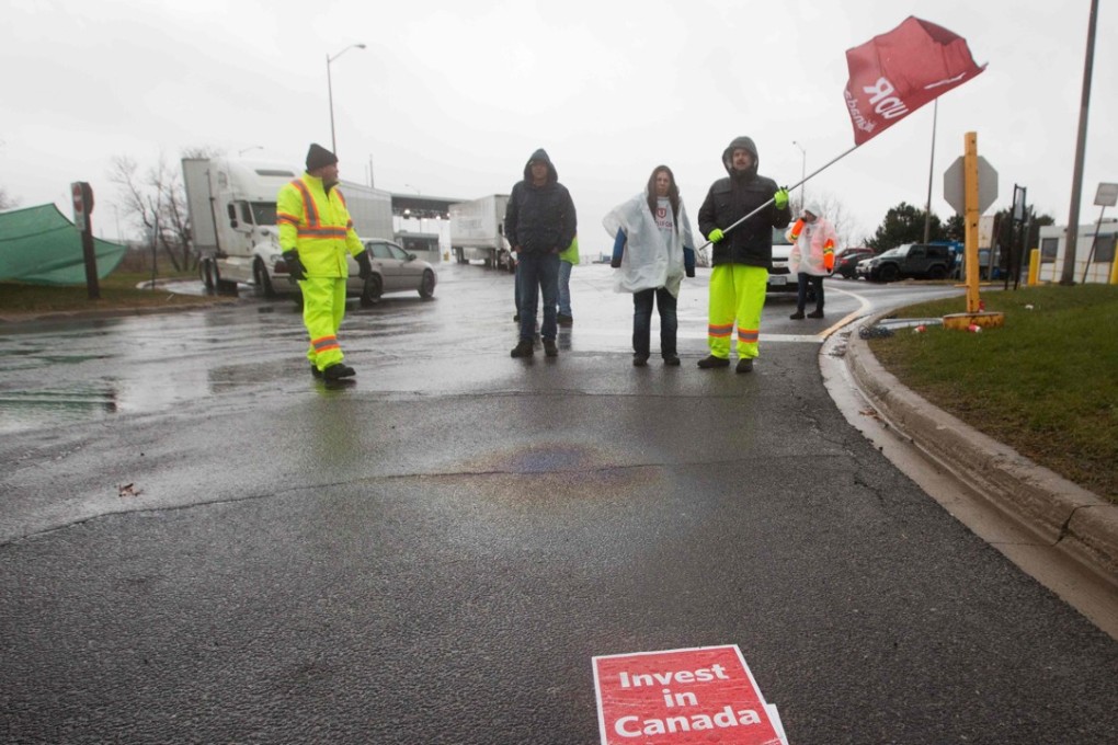 Union members blocking a gate at the General Motors plant in Oshawa, Ontario, Canada, which will be affected by the job cuts the US car maker announced on Monday. Photo: AFP