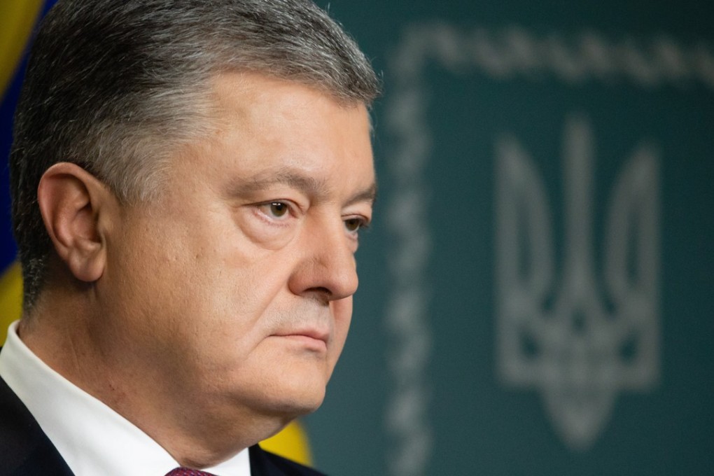 Ukrainian President Petro Poroshenko speaks during his interview by the CNN channel in Kiev, Ukraine. Photo: EPA-EFE