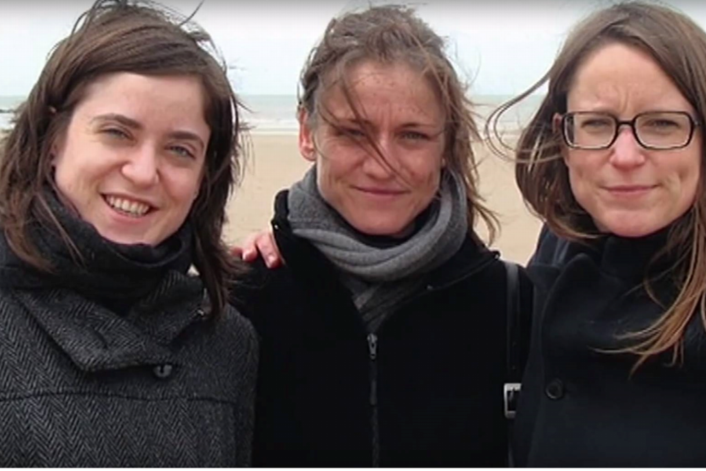 Tine Nys (centre), with her two sisters, in a family photo provided to the Belgian TV show Terzake. Photo: Terzake