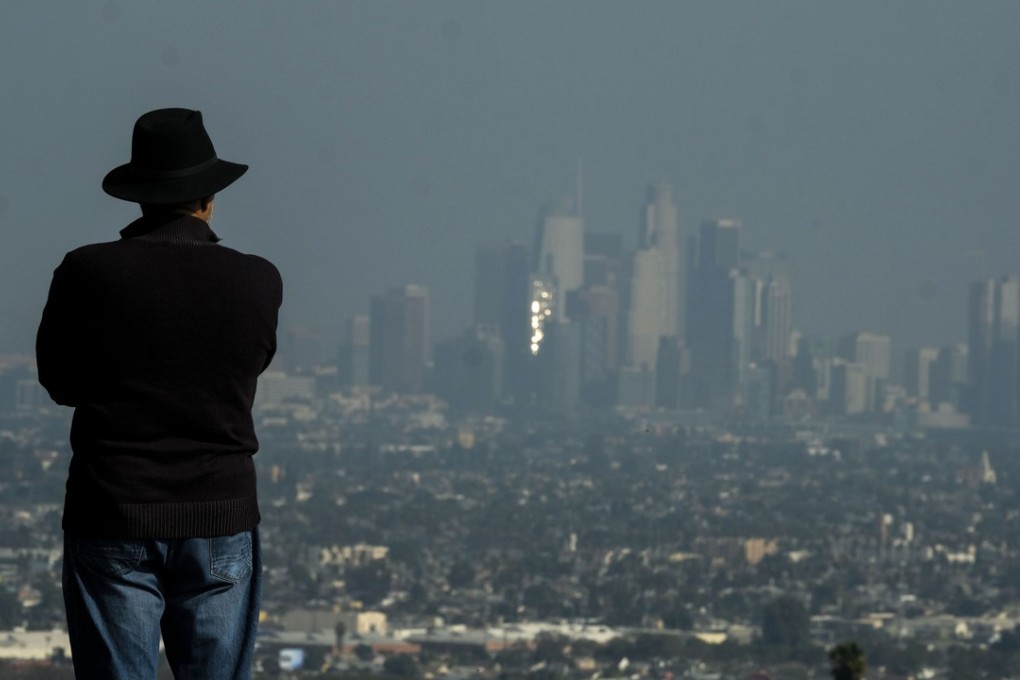 Haze blankets downtown Los Angeles on November 25, a result of the wildfires that have devastated California in recent weeks. Photo: Xinhua