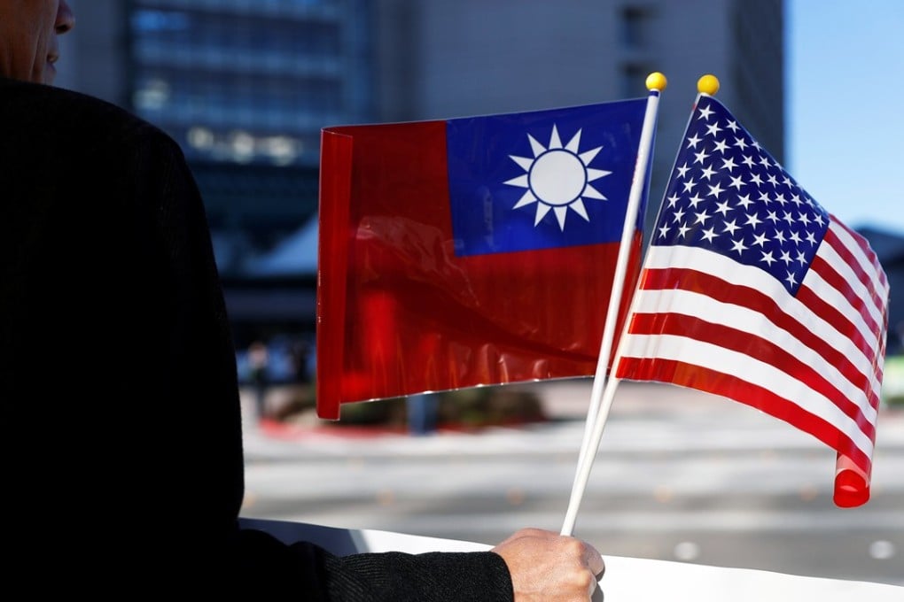 A demonstrator holds flags of Taiwan and the United States during Taiwanese President Tsai Ing-wen’s stopover after her visit to Latin America in California, US, on January 14, 2017. Photo: Reuters