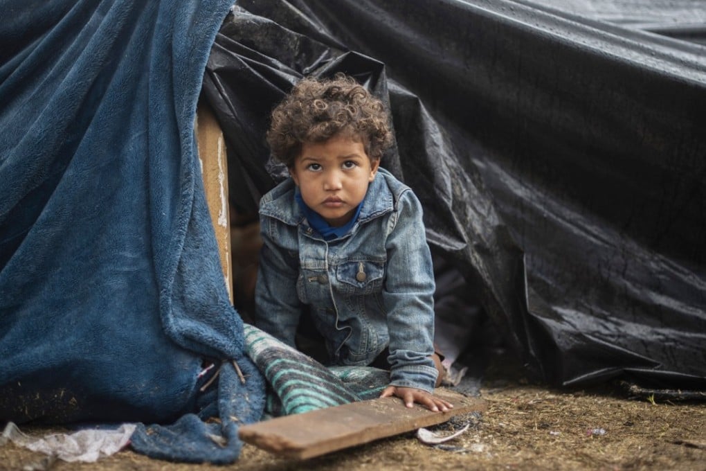 A migrant child who has trekked for a month across Central America and Mexico in hopes of reaching the US as part of a caravan is seen at a temporary shelter in Tijuana, Mexico, at the border with the US on November 29. Photo: AFP