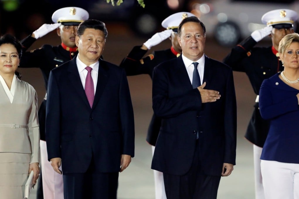 Panama president Juan Carlos Varela and first lady Lorena Castillo receive China’s President Xi Jinping and his wife Peng Liyuan at Tocumen international airport in Panama City. Photo: Reuters