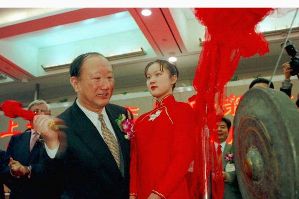 Shanghai Mayor Xu Kuangdi officiating the commence of trading of the Shanghai Stock Exchange’s new premises on December 19, 1997. Photo: Reuters