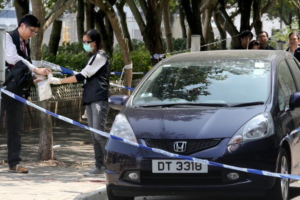 Police officers from the Identification Bureau collecting evidence at the crime scene at Tai Hong Street in Sai Wan Ho, where former Ming Pao editor-in-chief Kevin Lau Chun-to was attacked, on February 26, 2014. Photo: K.Y. Cheng