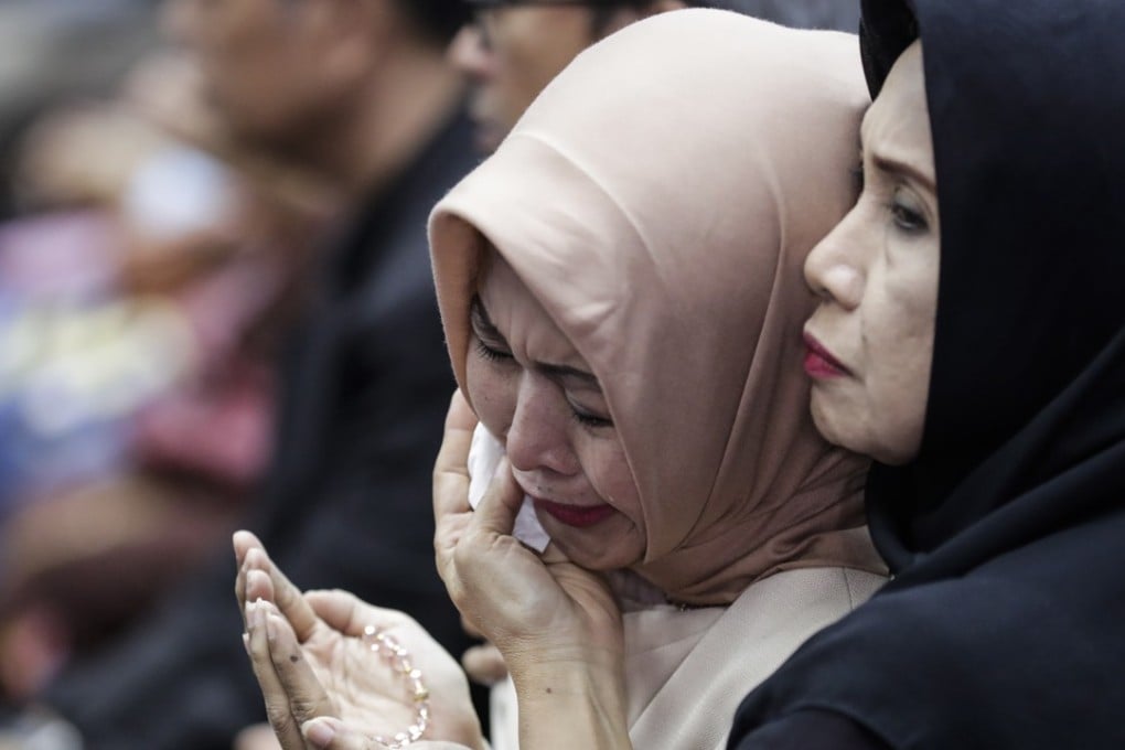 Relatives mourn those who died in the Lion Air disaster. Photo: EPA