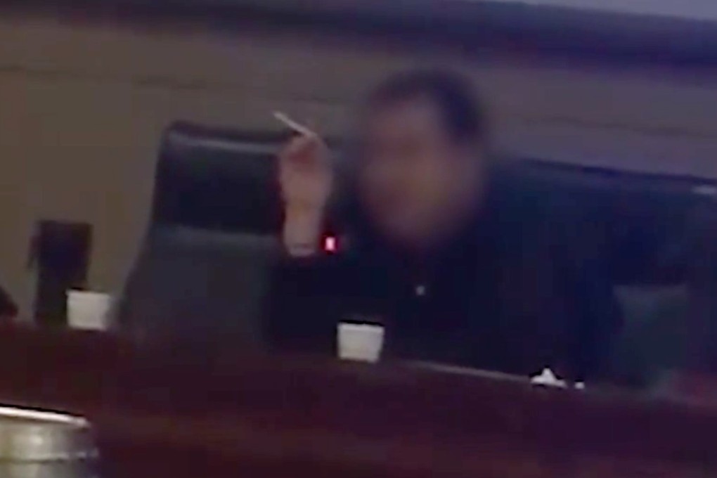 Wang Meng is seen with cigarette in hand as he delivers a lecture, in a video that has been widely circulated online. Photo: Miaopai.com