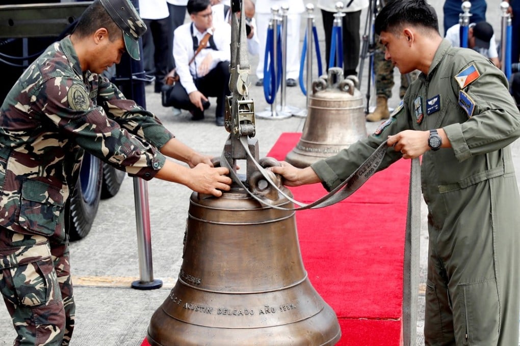 Philippine Air Force personnel unload the bells of Balangiga. Photo: Reuters